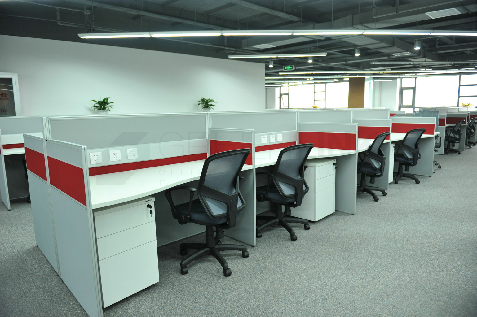 屏風辦公桌：辦公工位